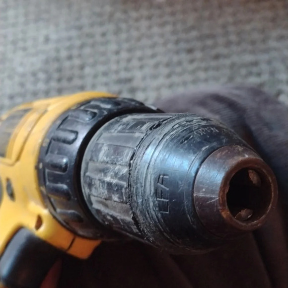 DeWalt Cordless Drill&18v battery - Picture 3 of 5